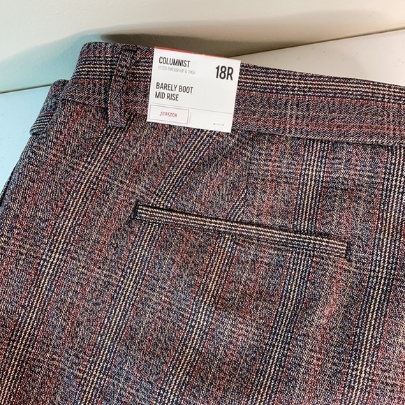 Express Columnist Mid Rise Barely Boot Pant - Picture 6 of 8